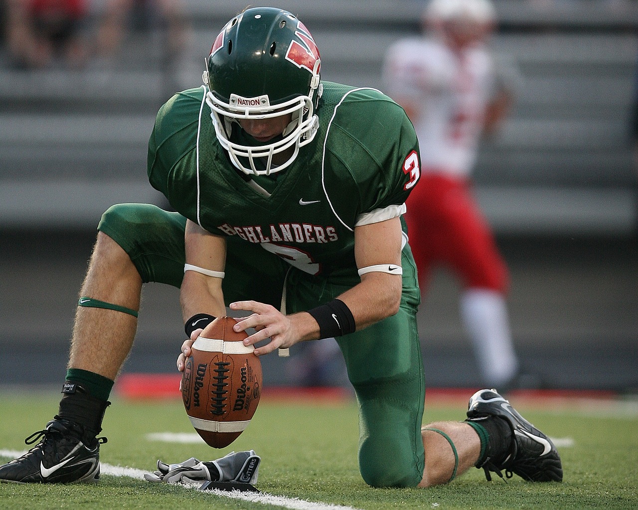 Image - football field goal holder player