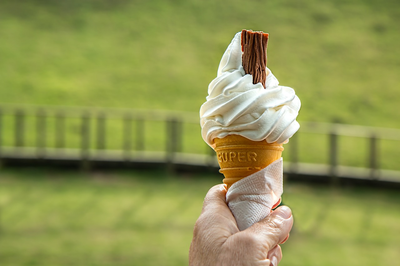 Image - ice cream cone melting hot