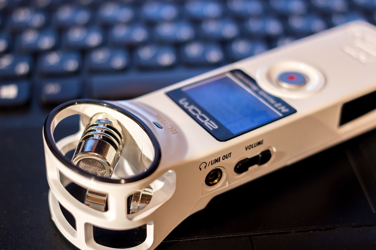 Image - dictaphone microphone portable