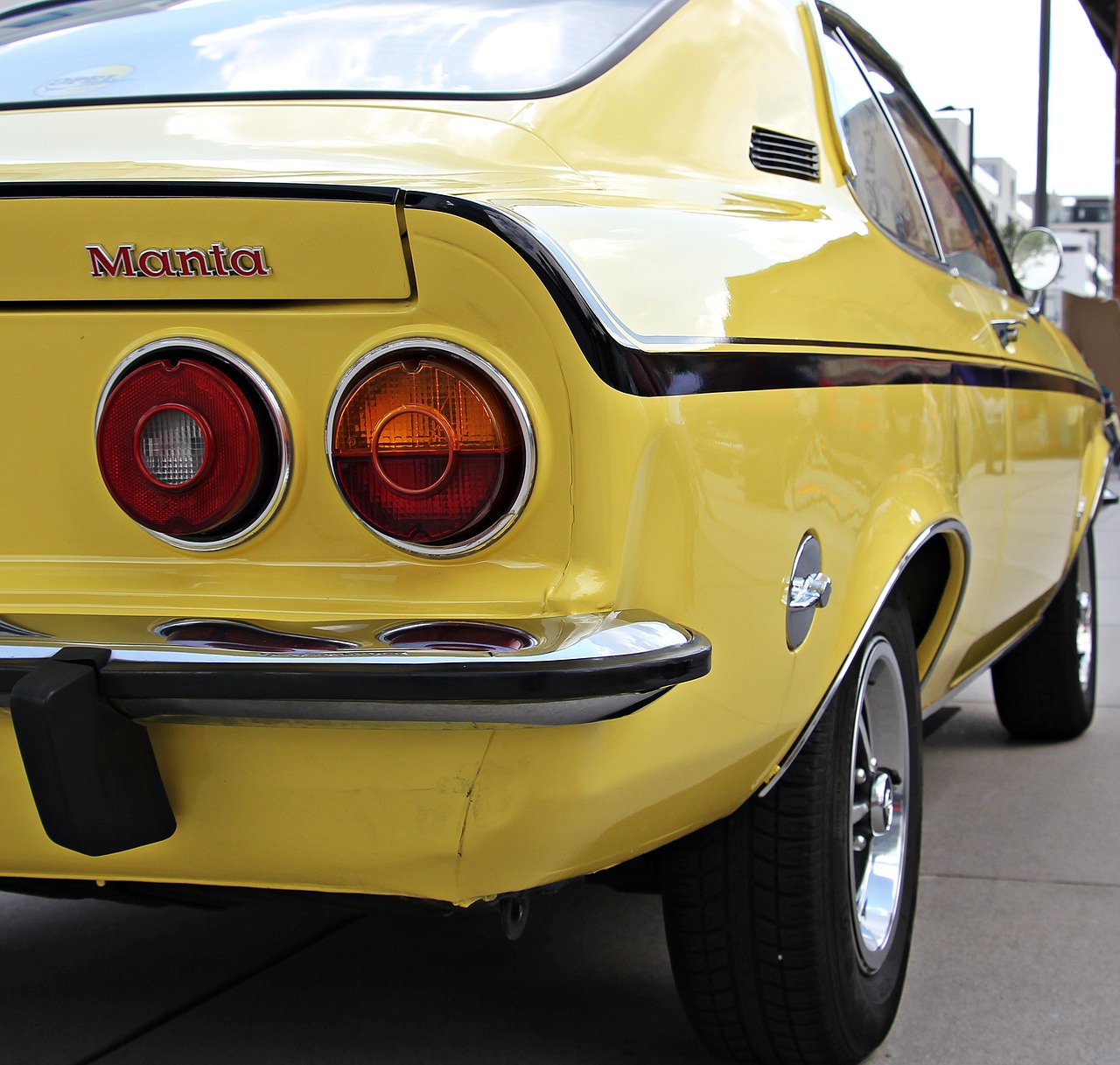 Image - manta auto oldtimer yellow classic