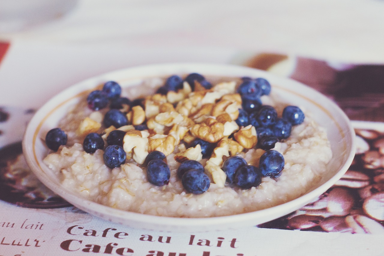 Image - breakfast oatmeal walnuts