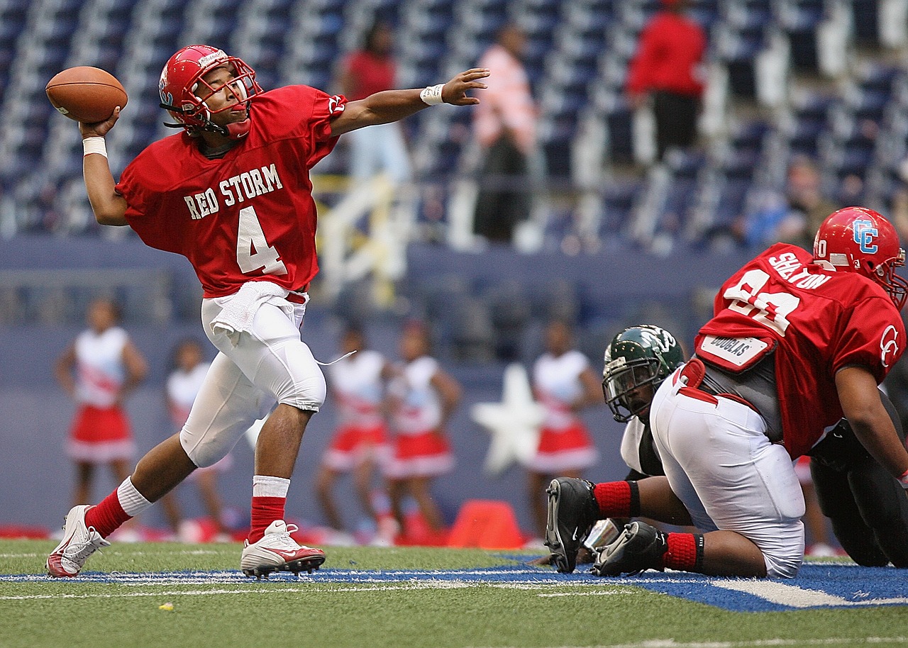 Image - football quarterback passing action