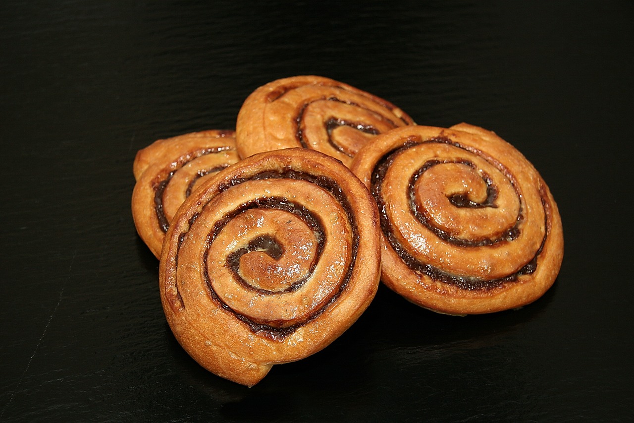 Image - snail sweetened cake cakes food
