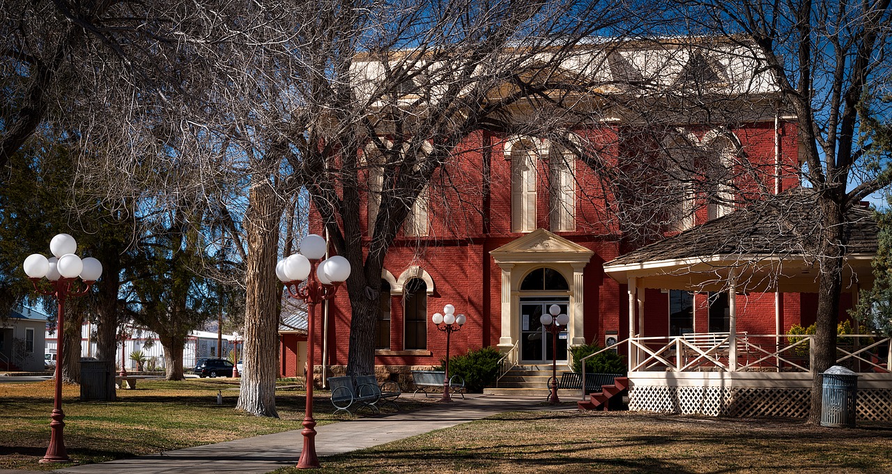 Image - brewster county courthouse building