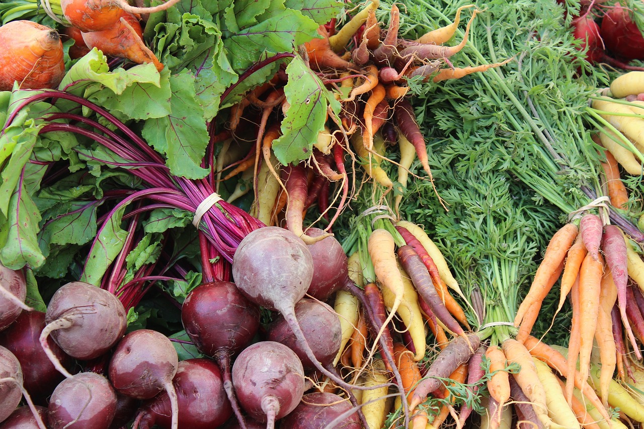 Image - beets carrots farmers market