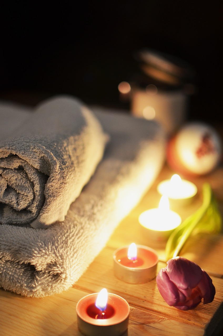 Image - massage therapy candles towels