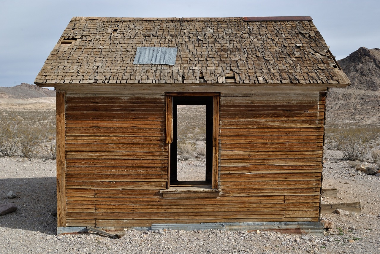 Image - wooden shack building old vintage