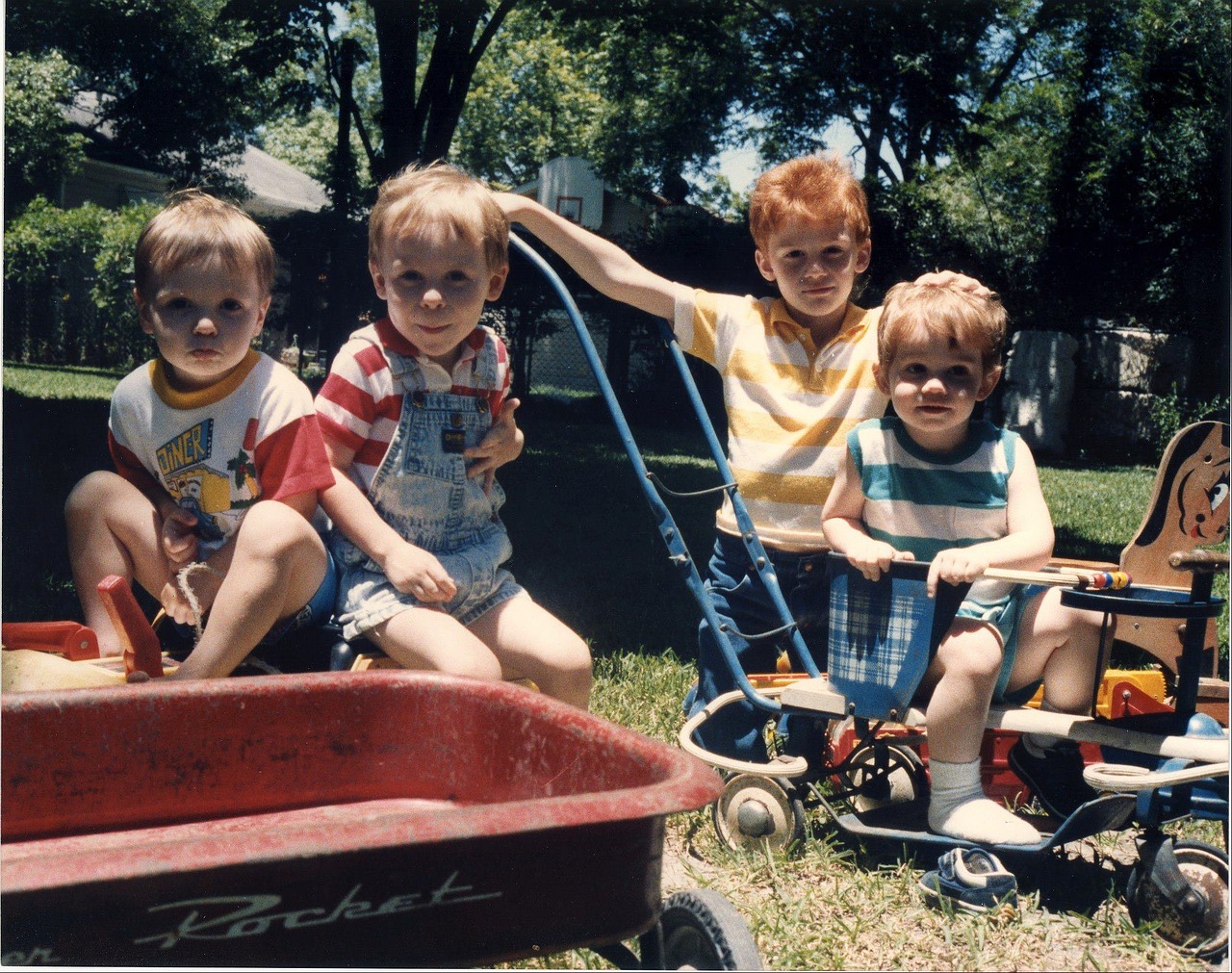 Image - cousins play outside toys oshkosh