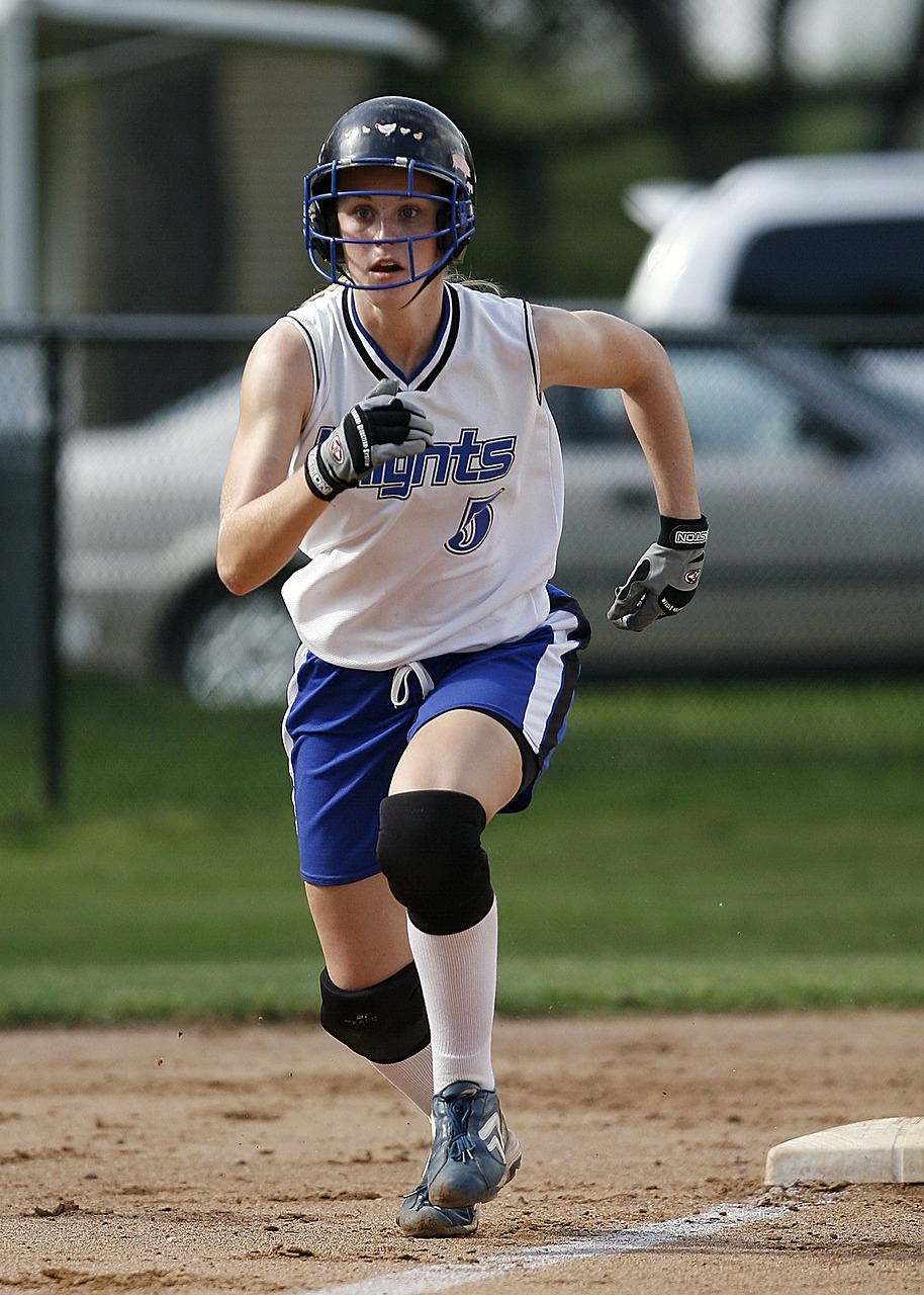 Image - softball player female runner