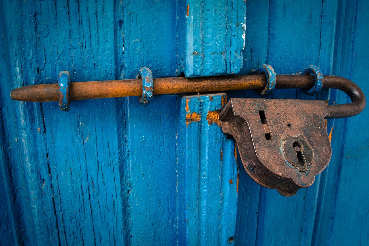 Image - door blue rusty entrance