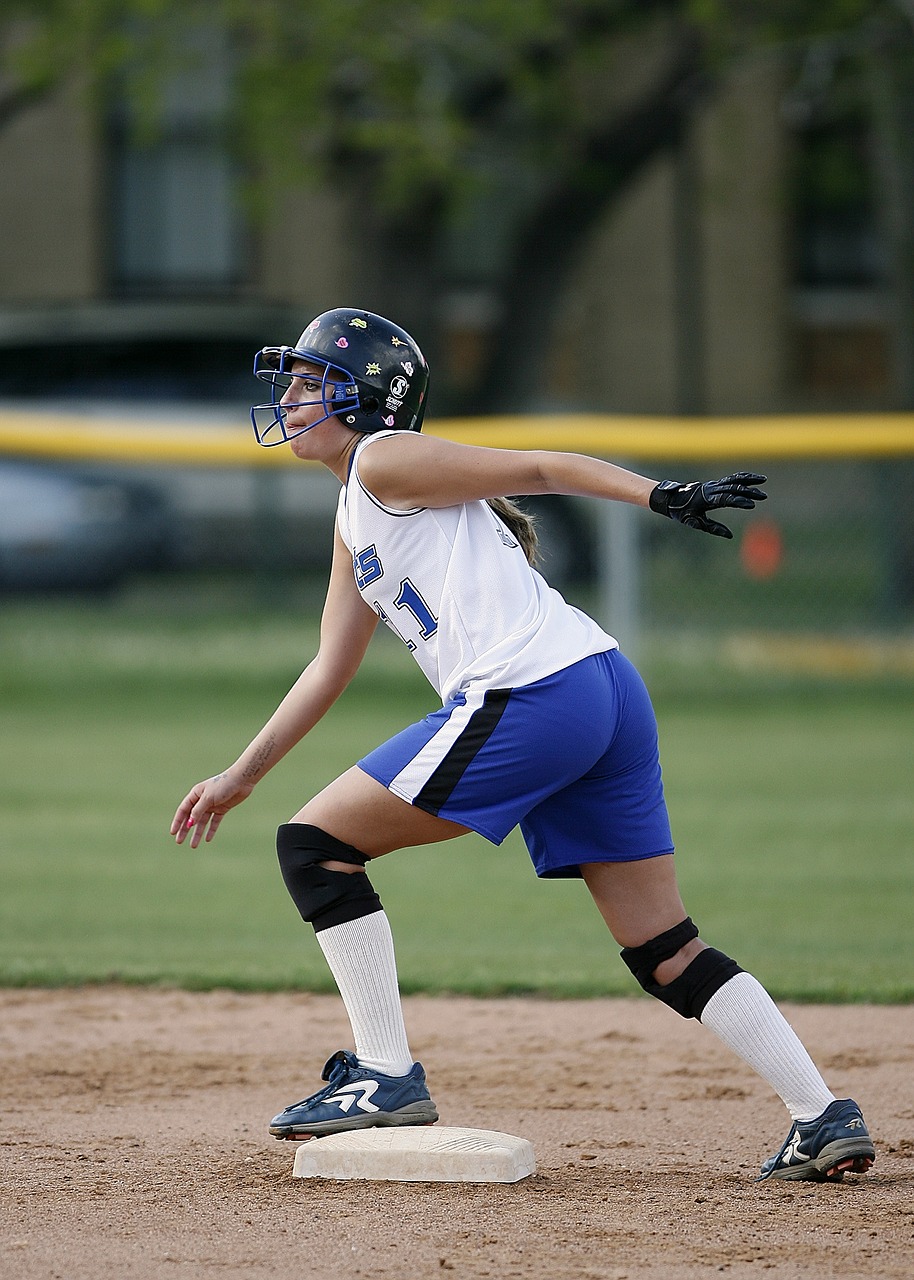 Image - softball runner player female game
