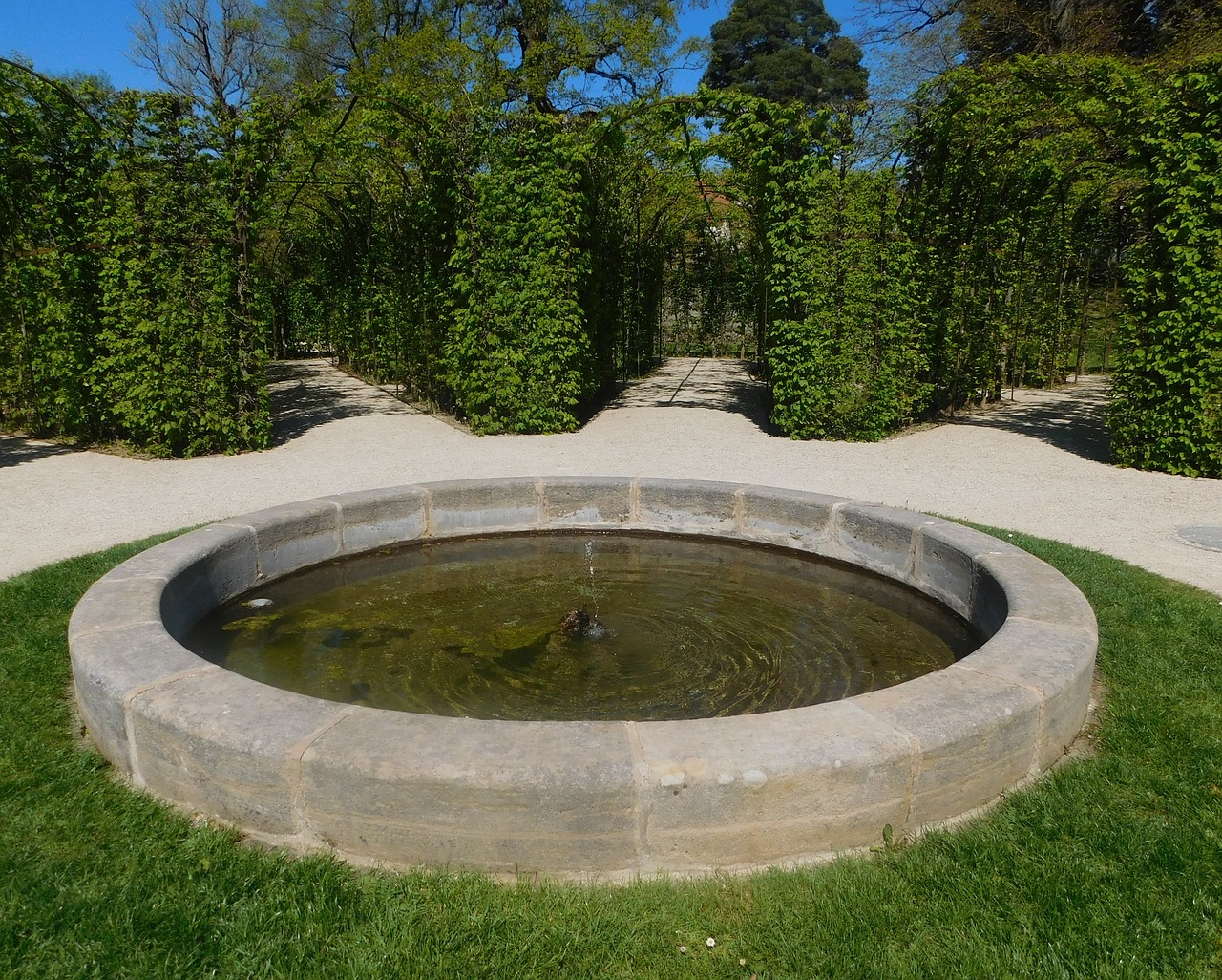 Image - fountain labyrinth green course