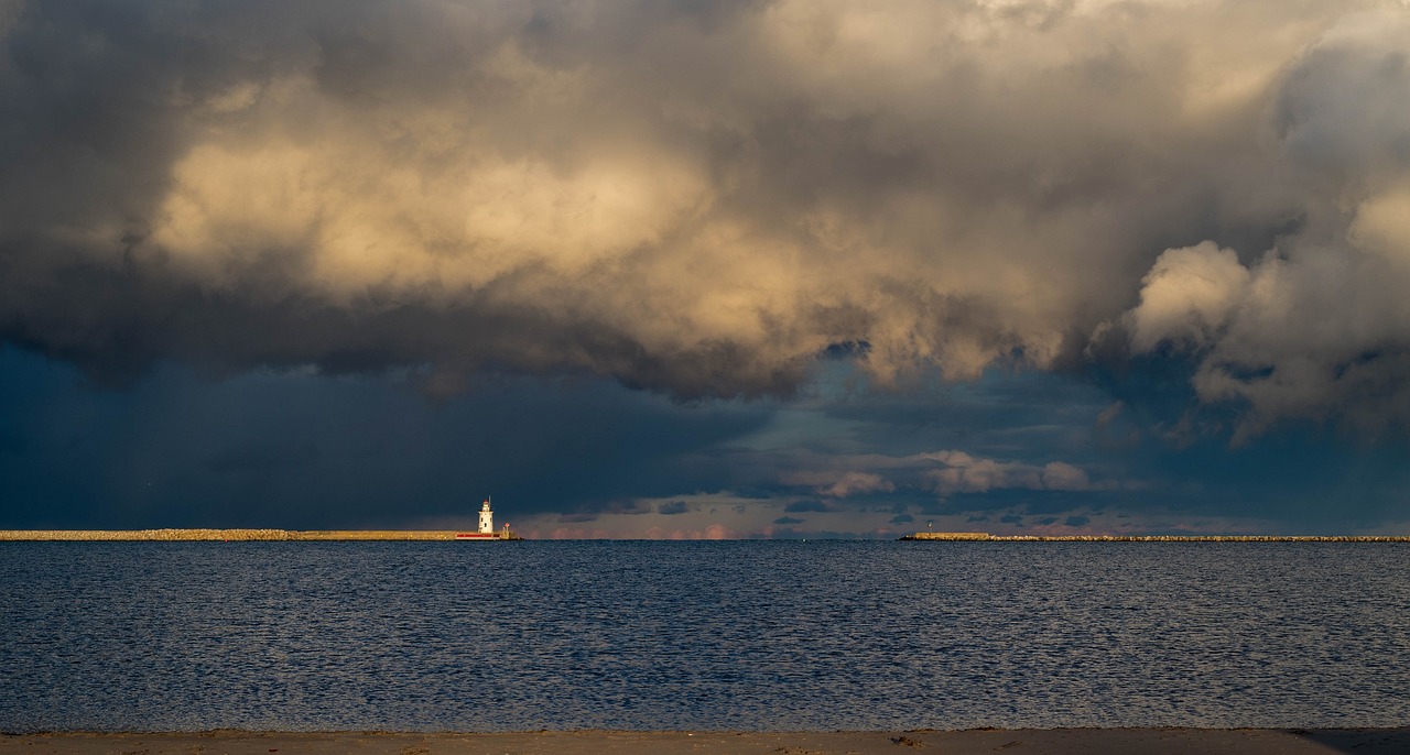 Image - lighthouse landscape lake michigan