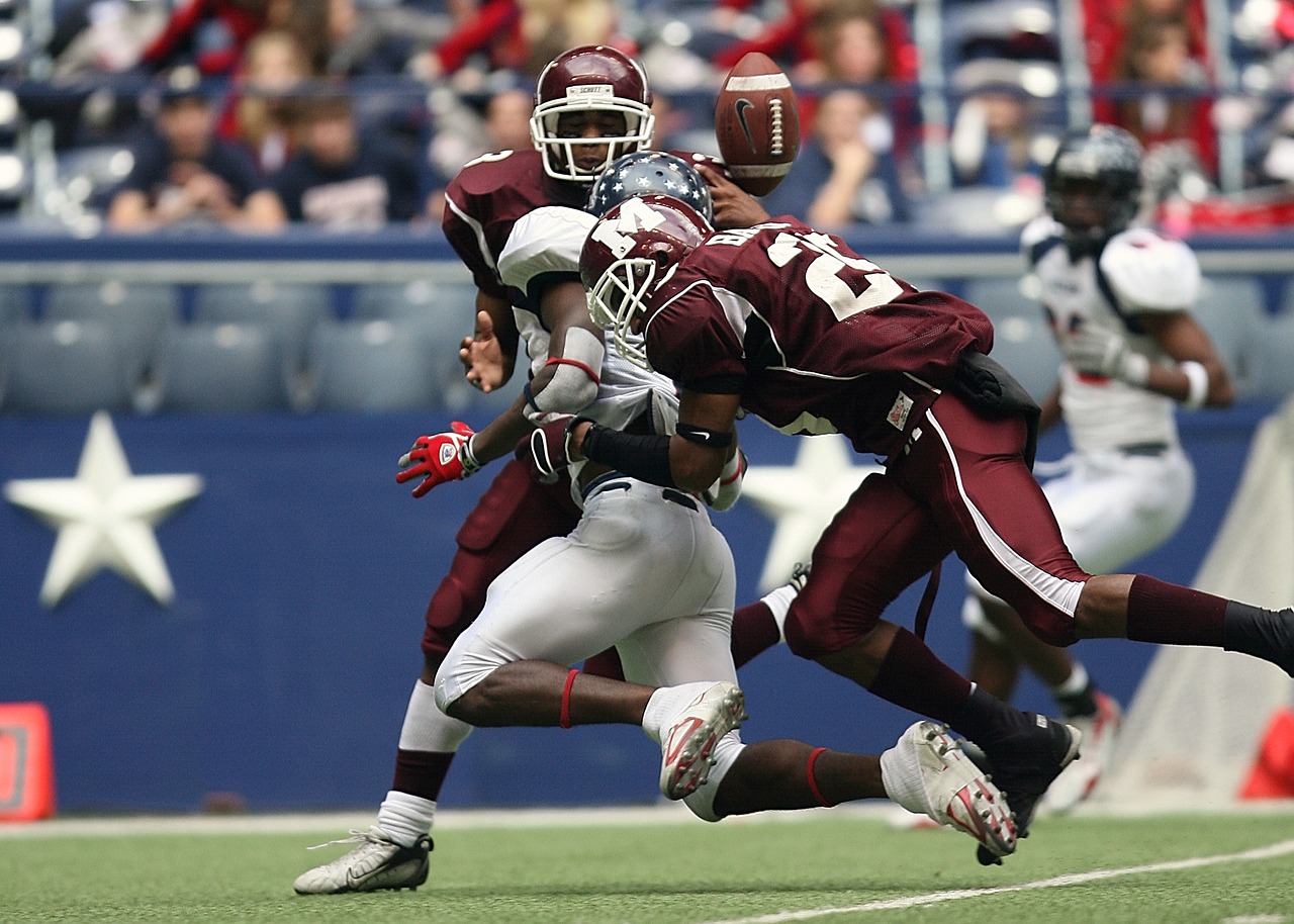 Image - football tackle pass play defense