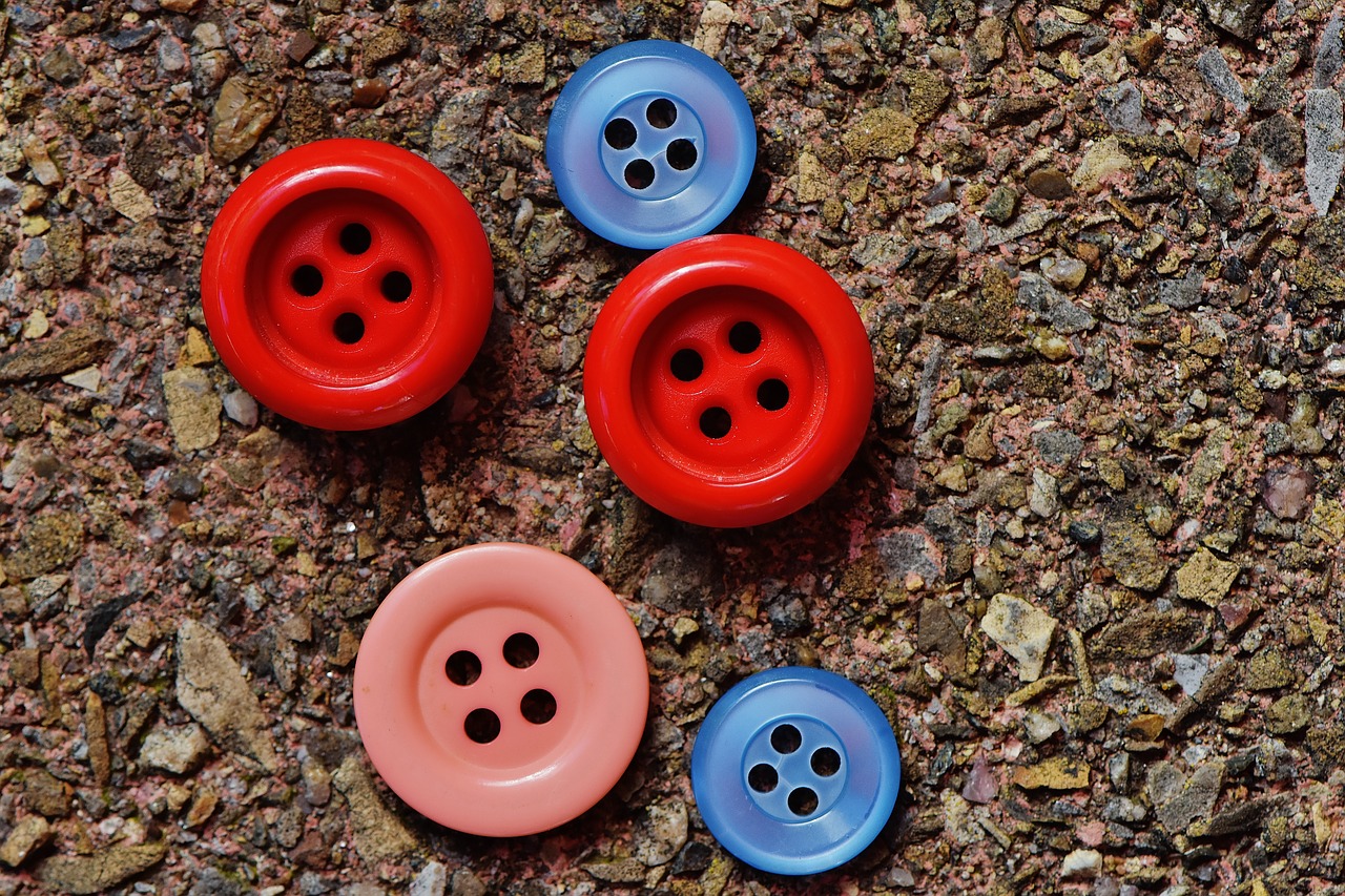 Image - buttons 4 holes colorful close