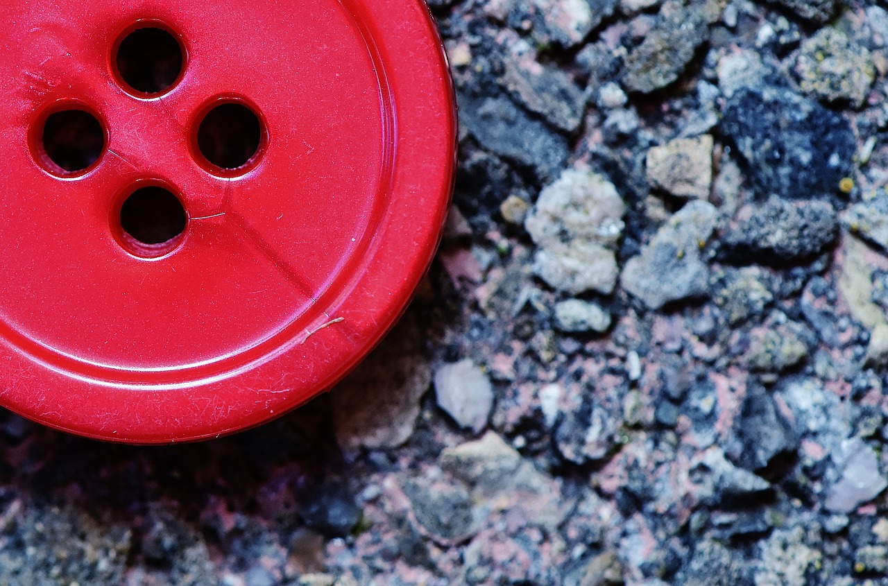 Image - buttons 4 holes red close button