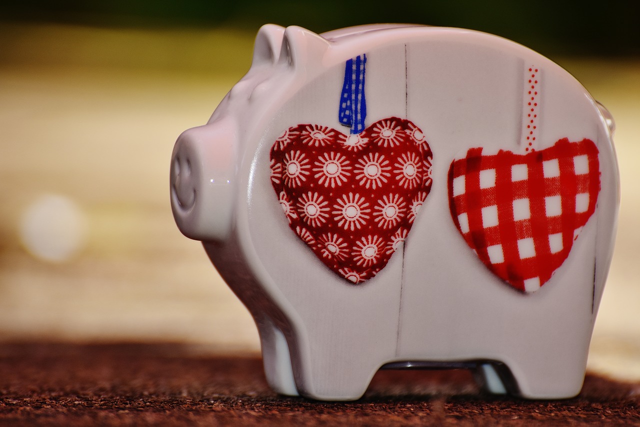 Image - piggy bank heart love funny