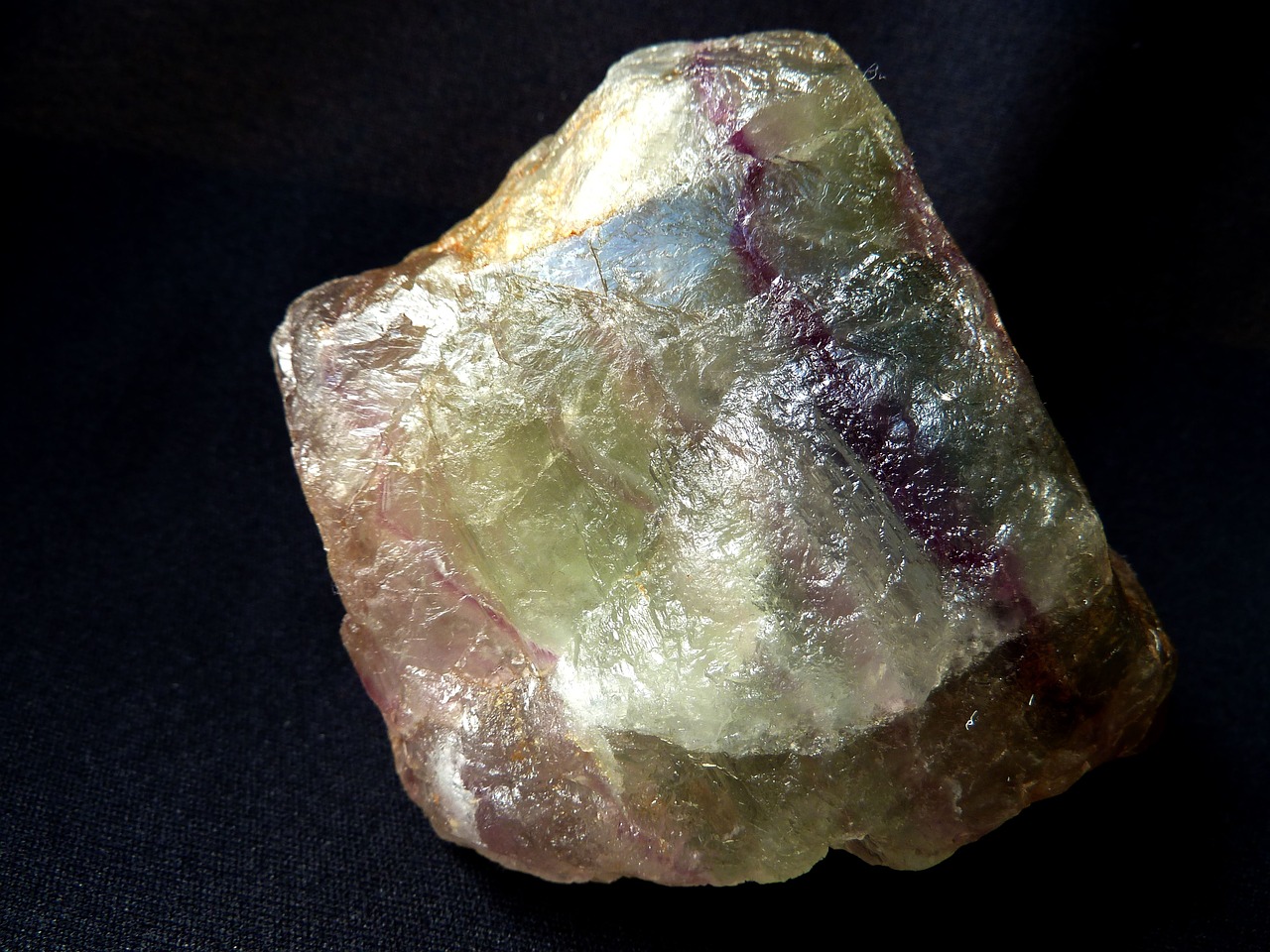 Image - fluorite fluorspar green violet