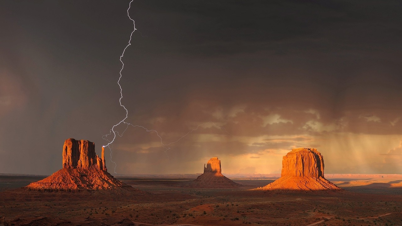 Image - monument valley lightning storm