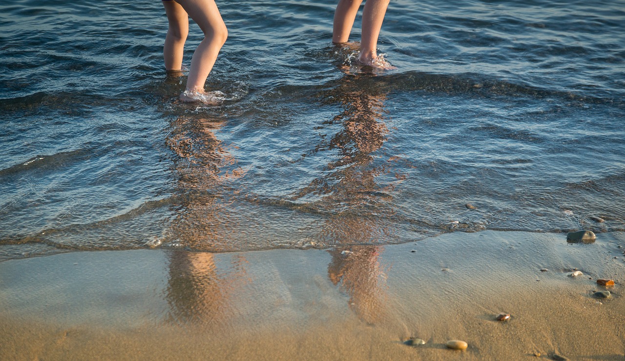 Image - shoreline walking kids reflection