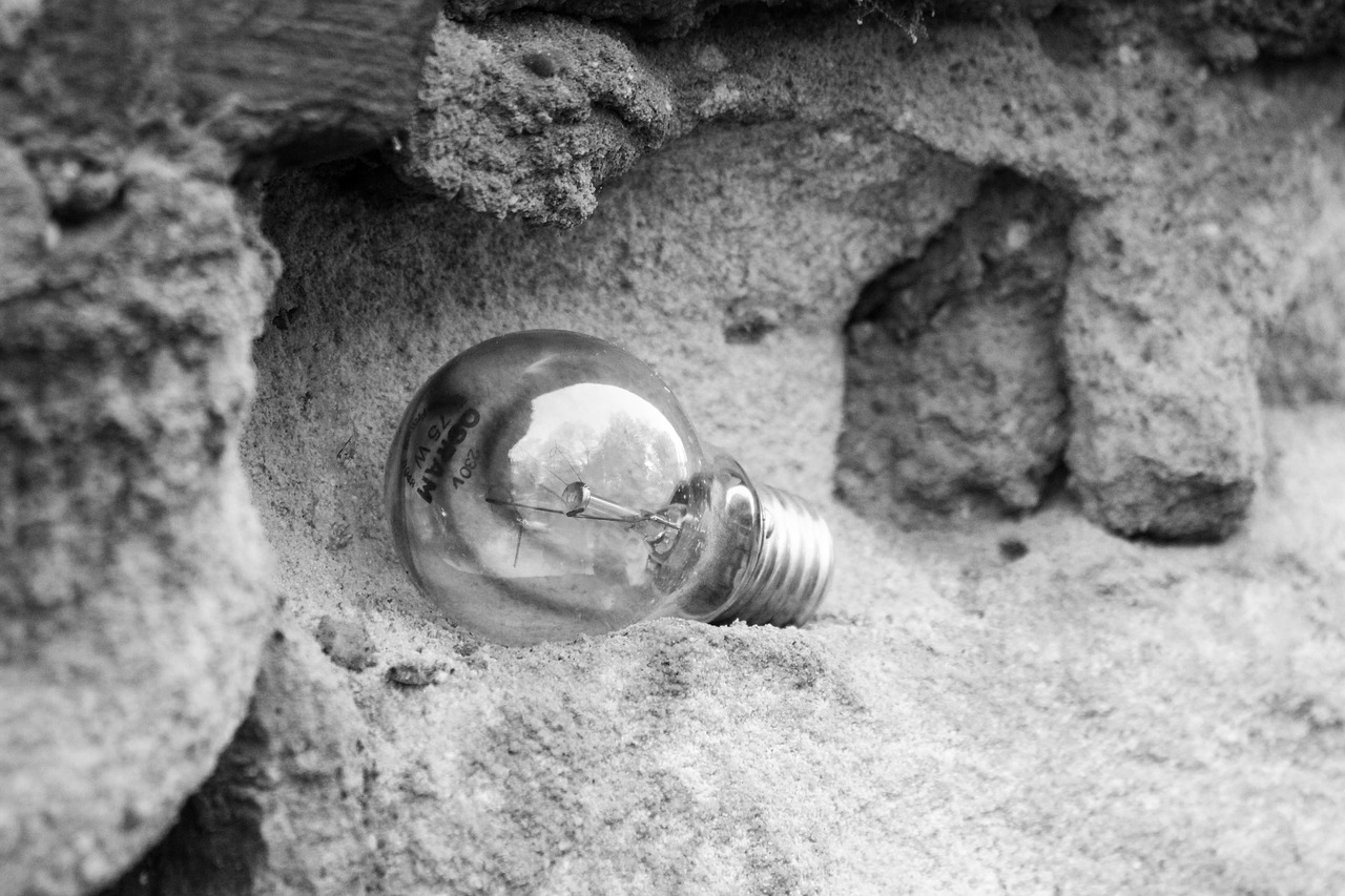 Image - light bulb retro broken