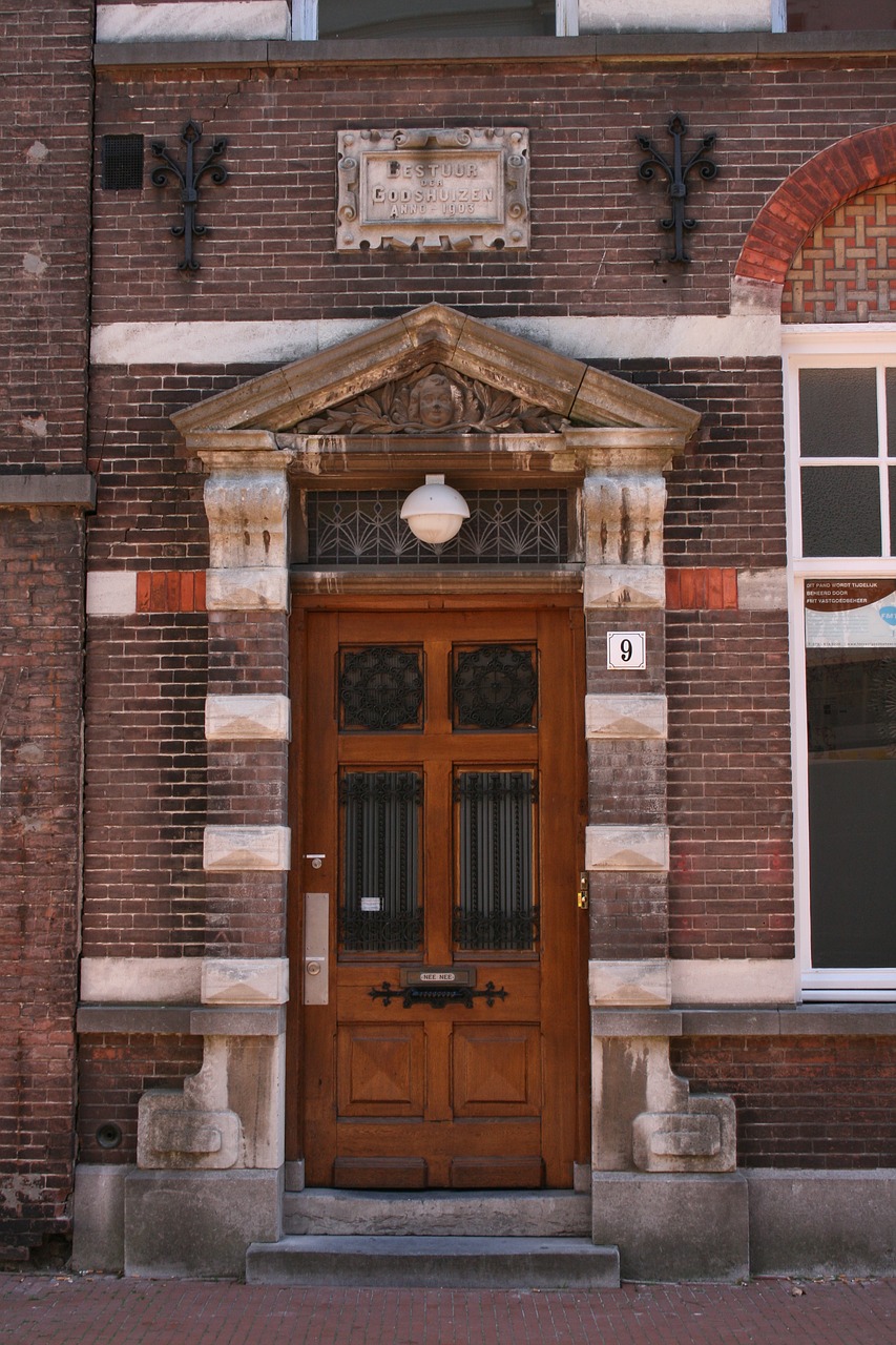 Image - door house historic centre