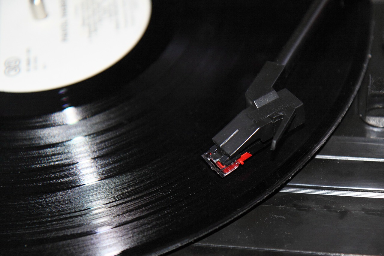 Image - arm audio black disc disk