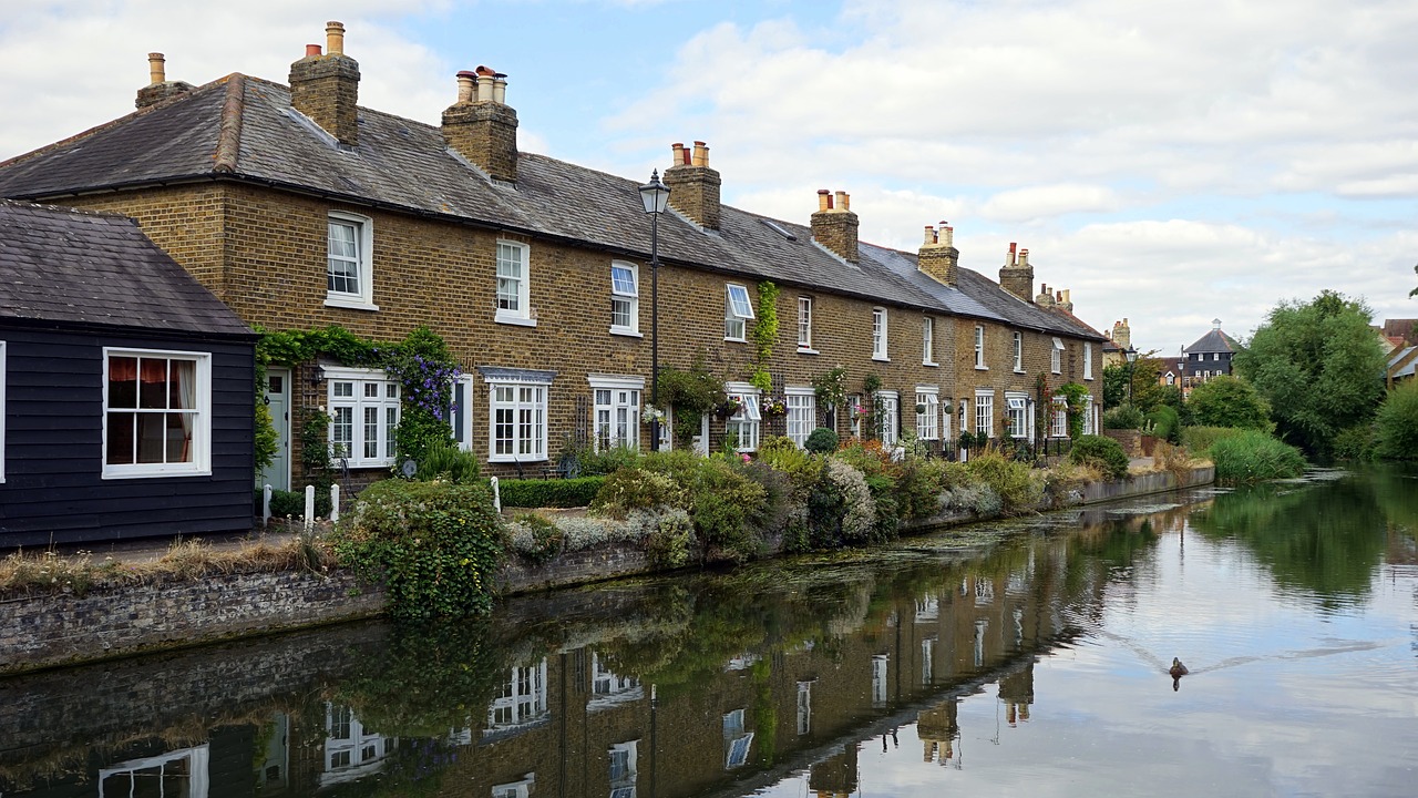 Image - house river architecture building