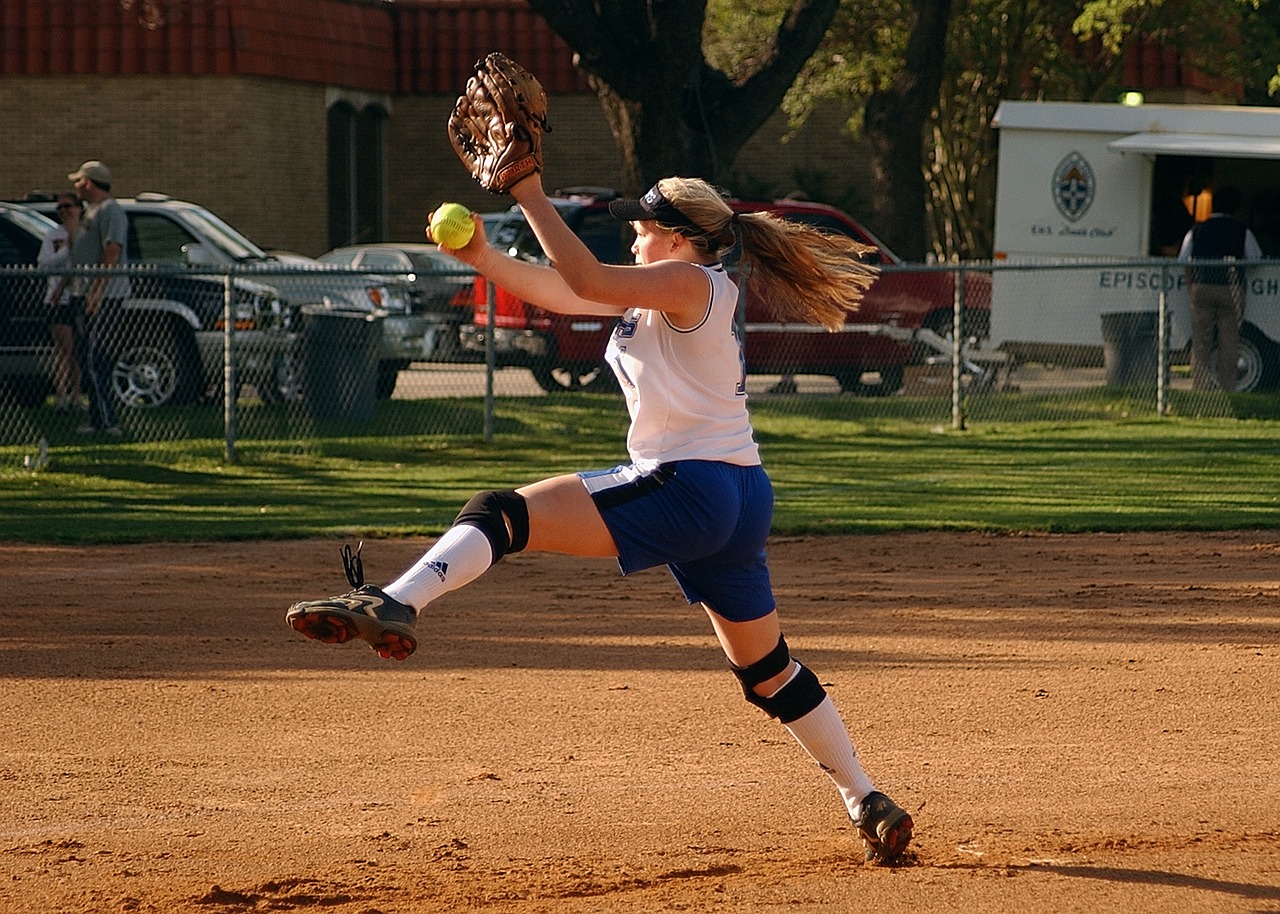 Image - softball pitcher female pitching