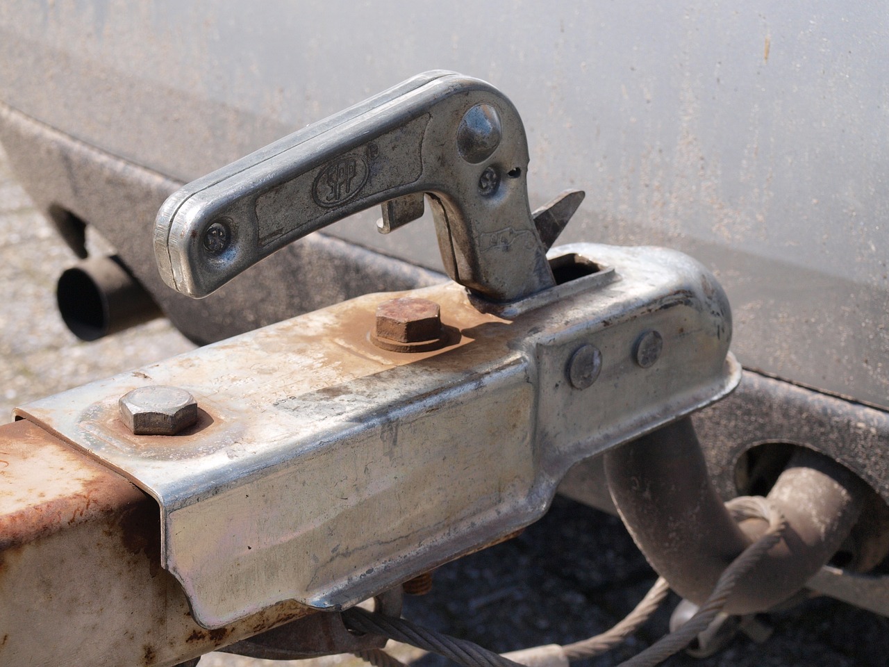 Image - towbar car follower trailer rust