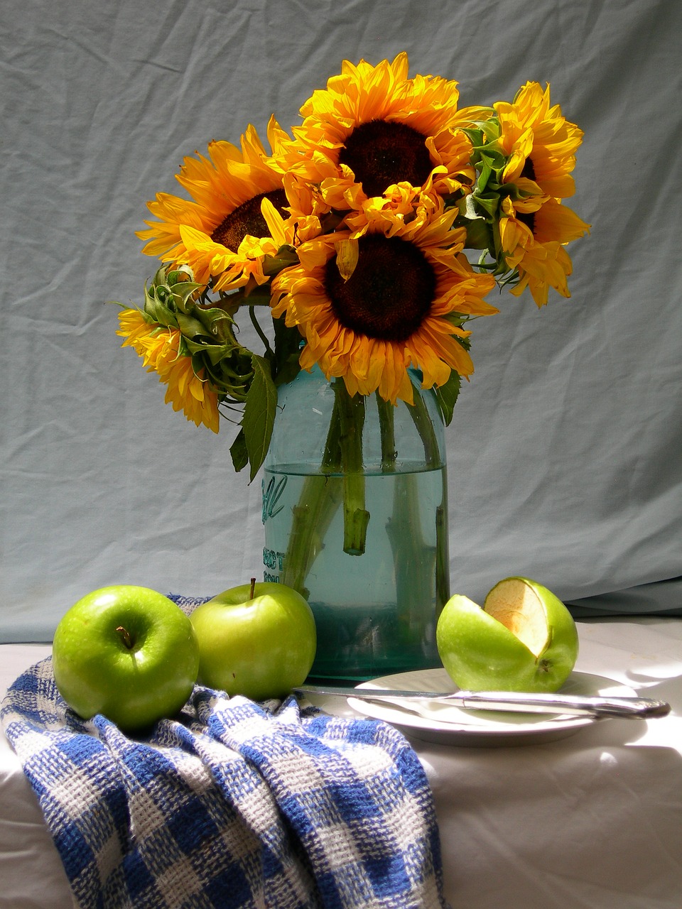 Image - sunflowers apples life still