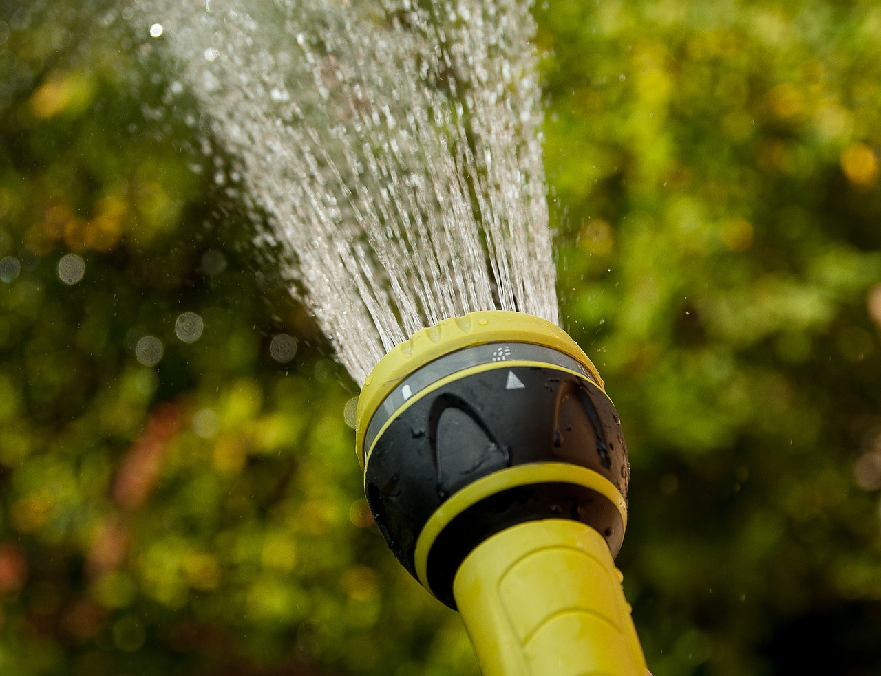 Image - watering water jet gardener