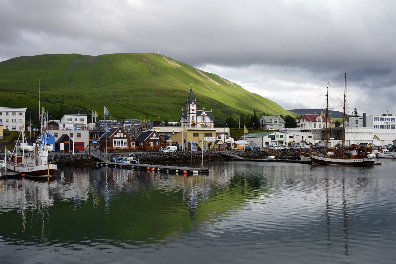 Image - húsavík port sea coast bank