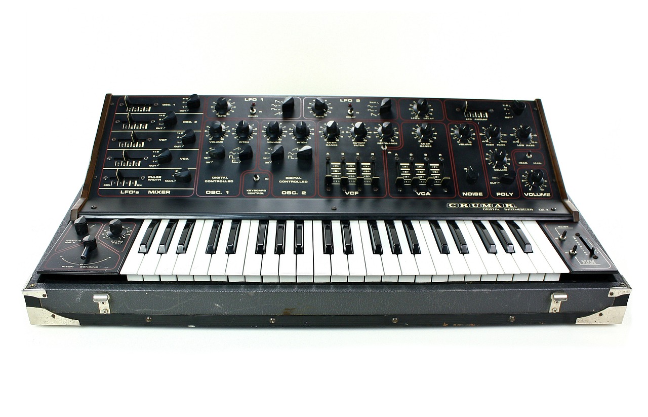 Image - vintage synthesizer crumar