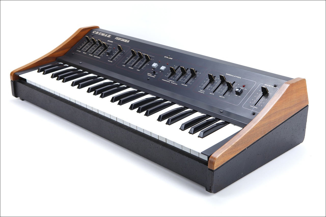 Image - vintage synthesizer crumar