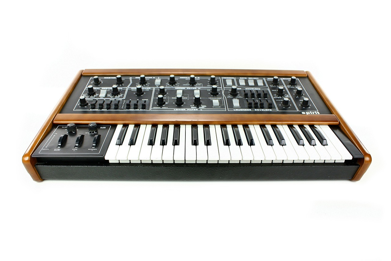 Image - vintage synthesizer crumar