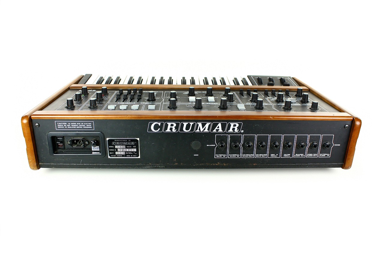 Image - vintage synthesizer crumar