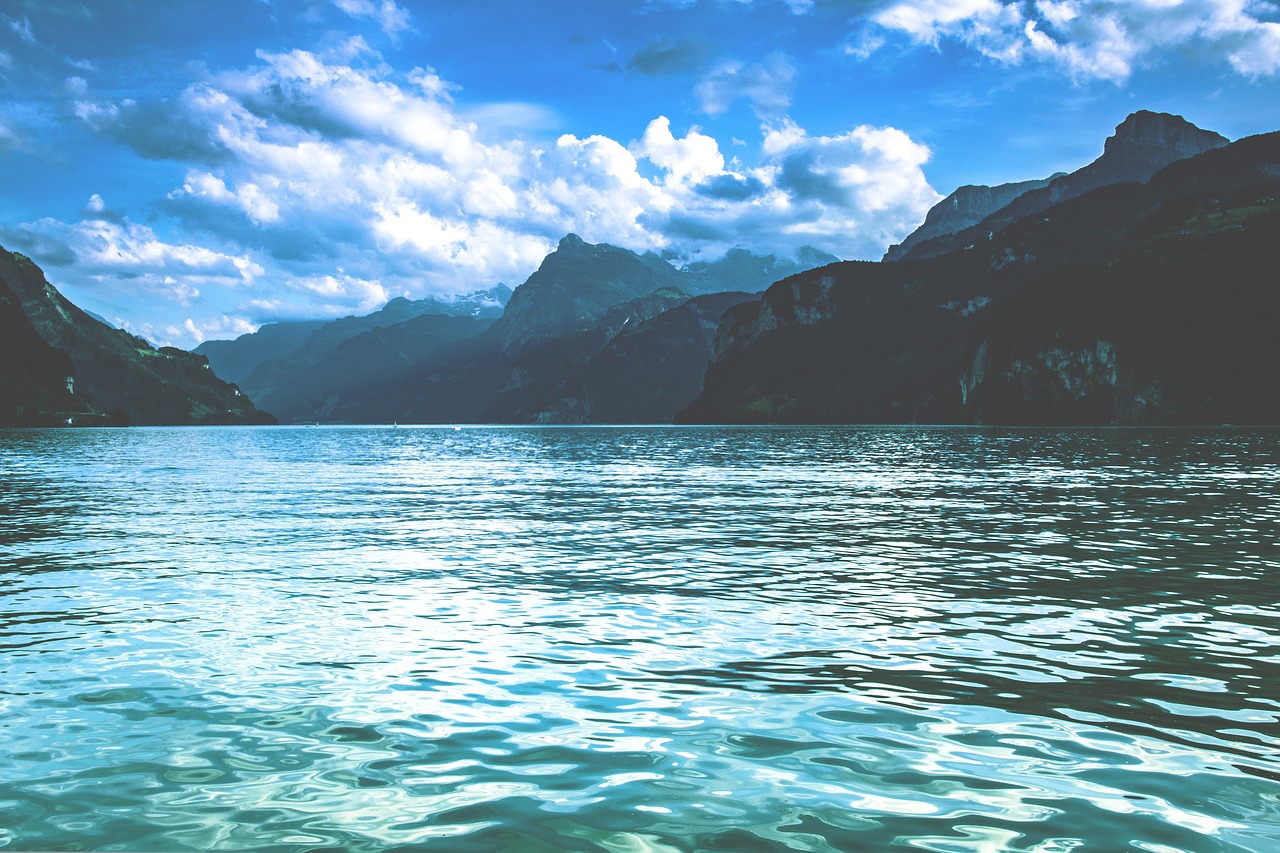 Image - lake mountains switzerland