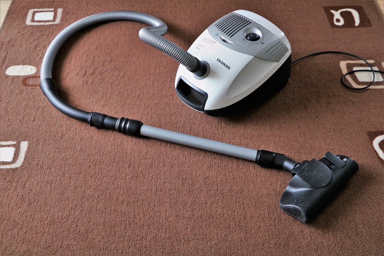 Image - vacuum cleaner suck carpet clean