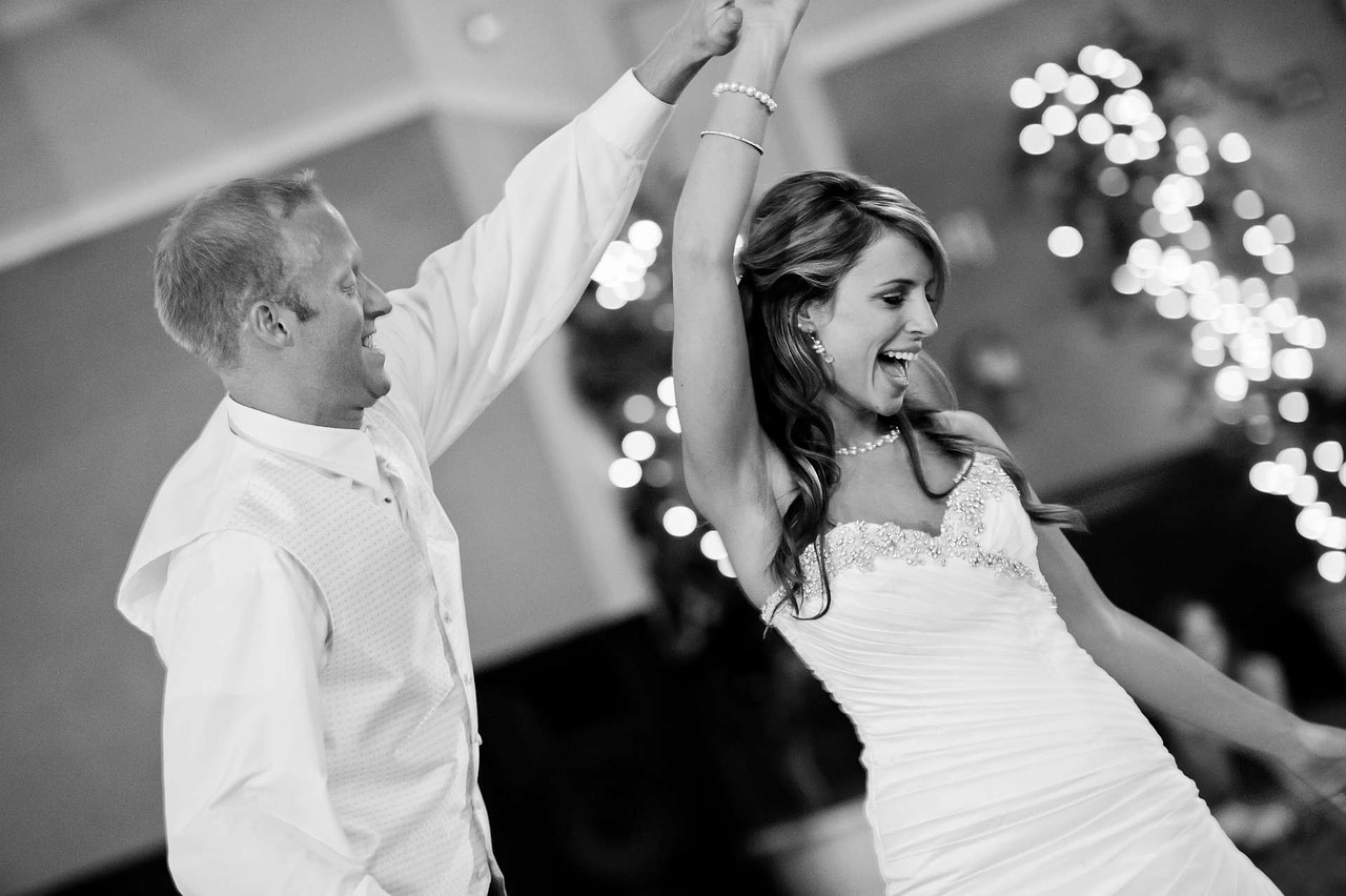 Image - wedding party dance bride groom