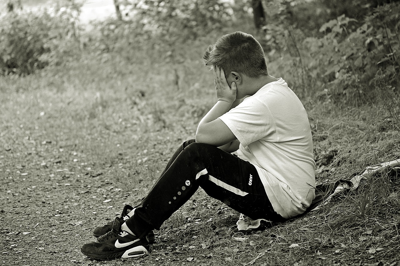 Image - boy child sad alone sit