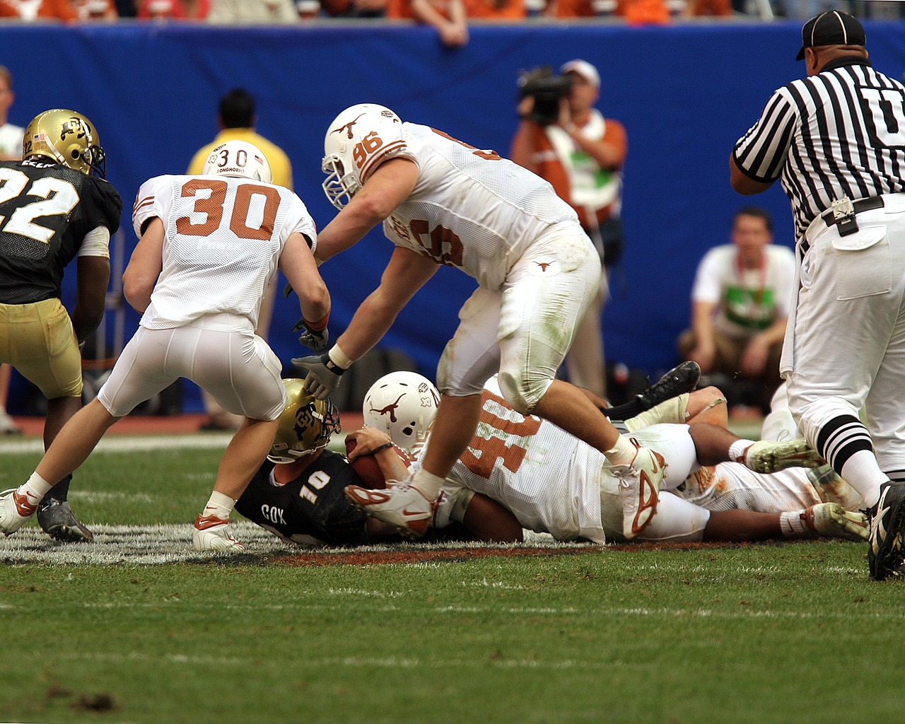 Image - football tackling teamwork american