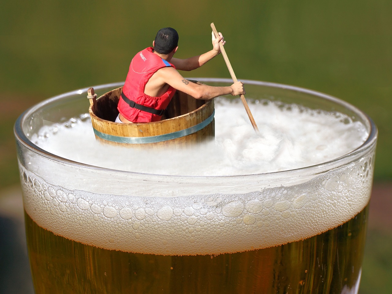 Image - beer afloat drifting indulge tub