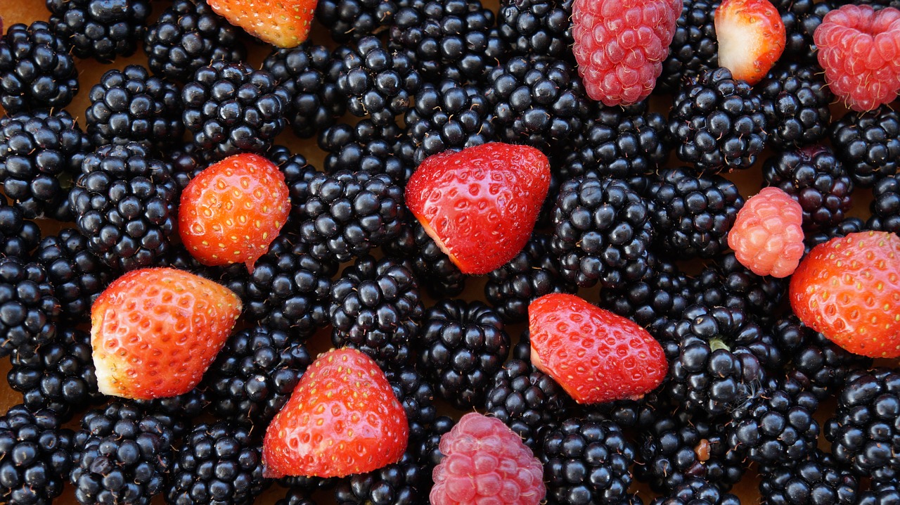 Image - blackberries strawberries soft fruit