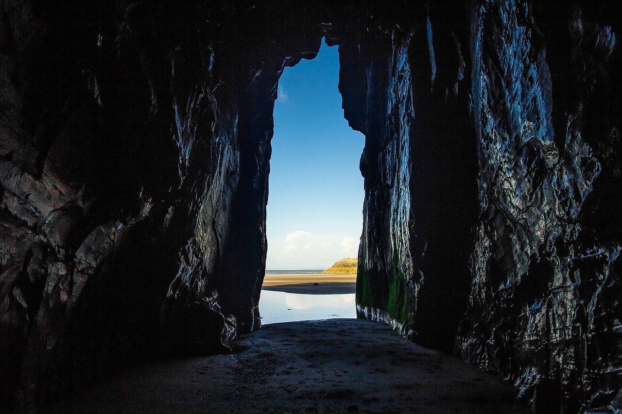 Image - sea ​​cave the hole light snowdonia