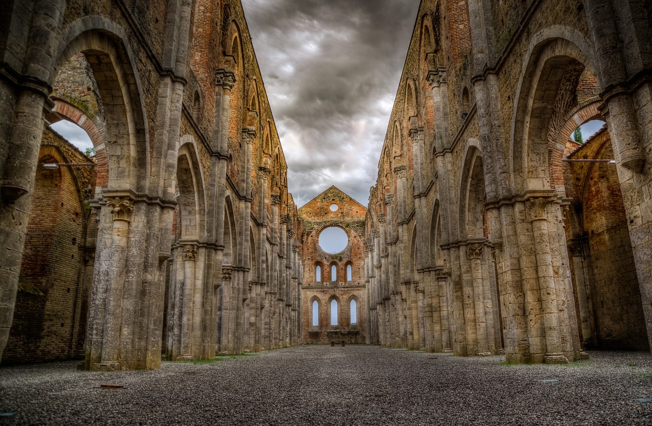 Image - san galgano abbey ruins tuscany