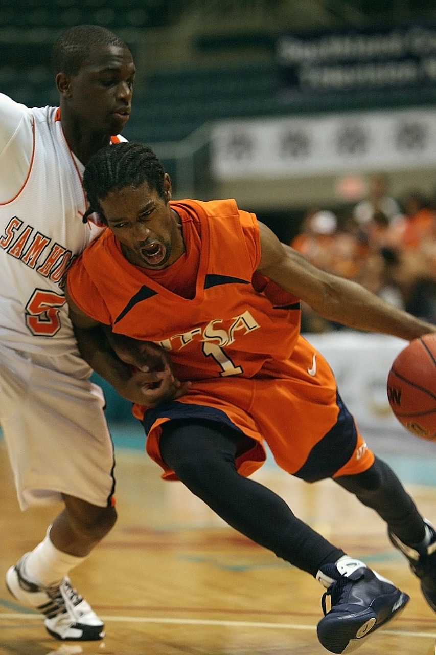 Image - basketball dribbling driving player
