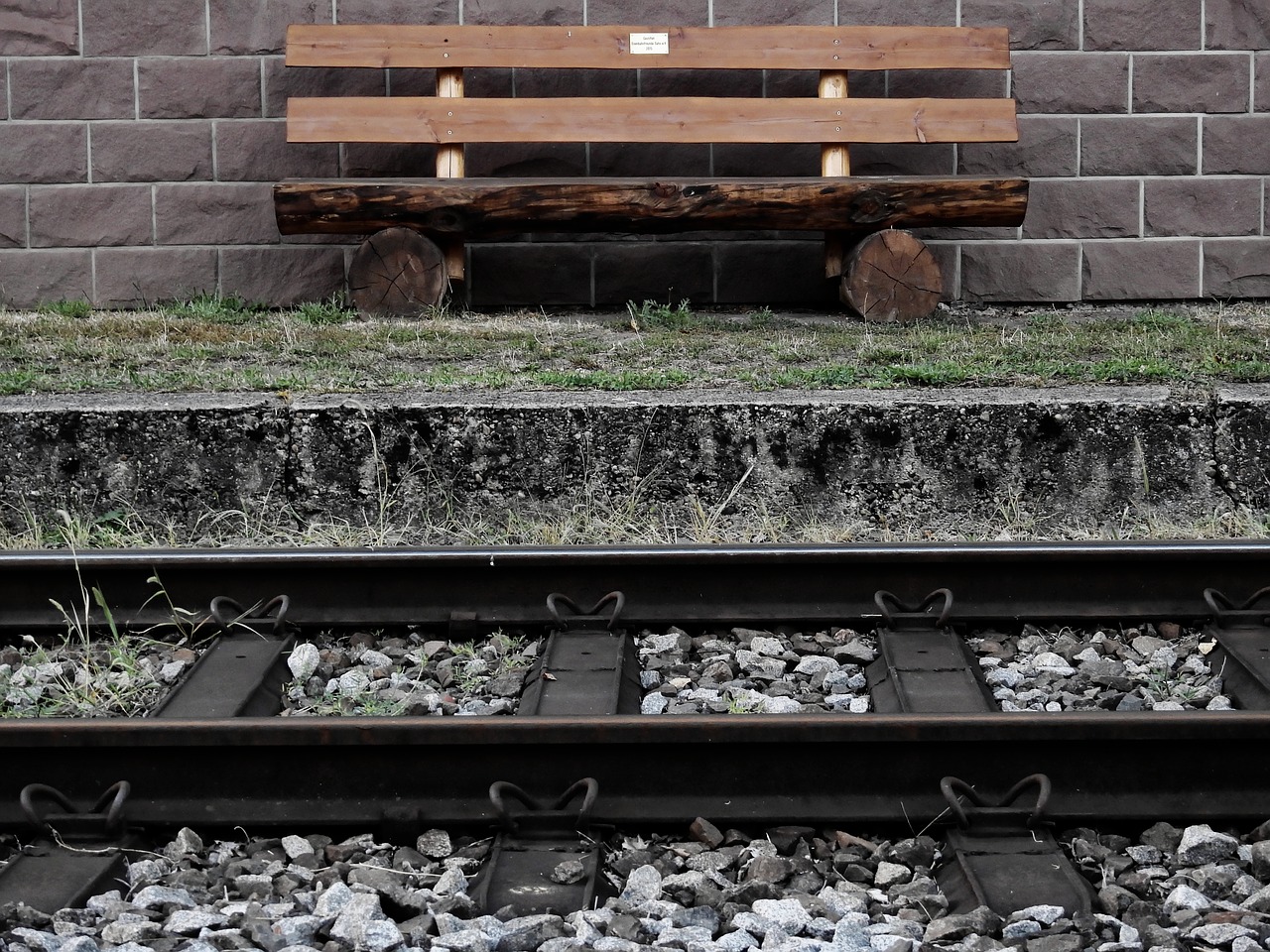 Image - railway station platform railway