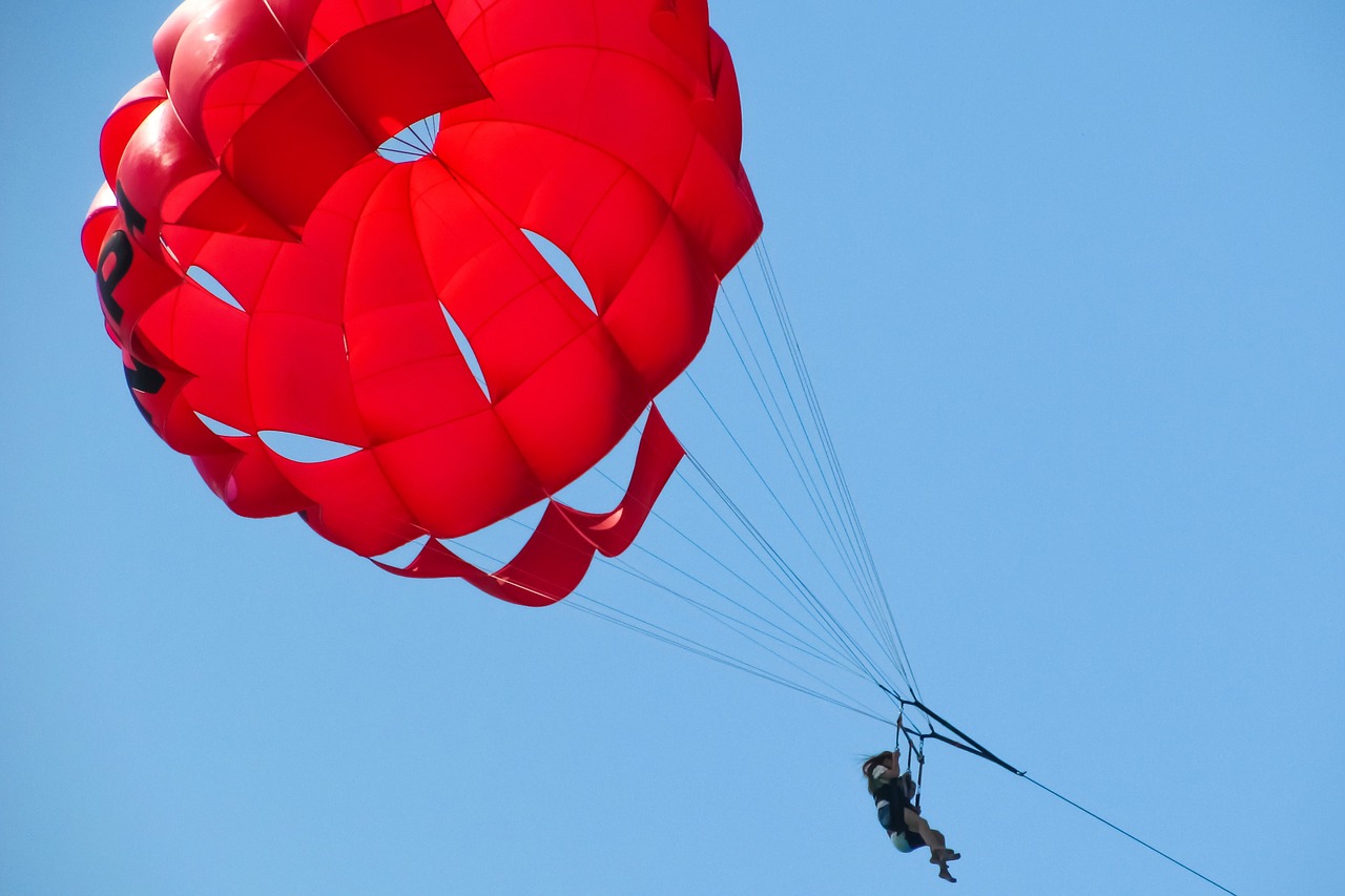 Image - parachute paragliding red balloon