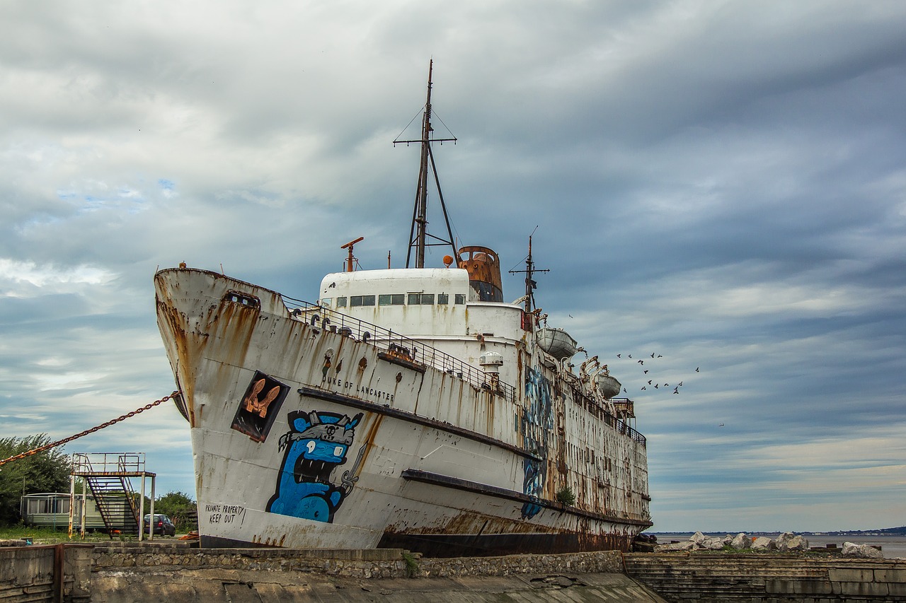 Image - port dilapidated boat abandoned sea